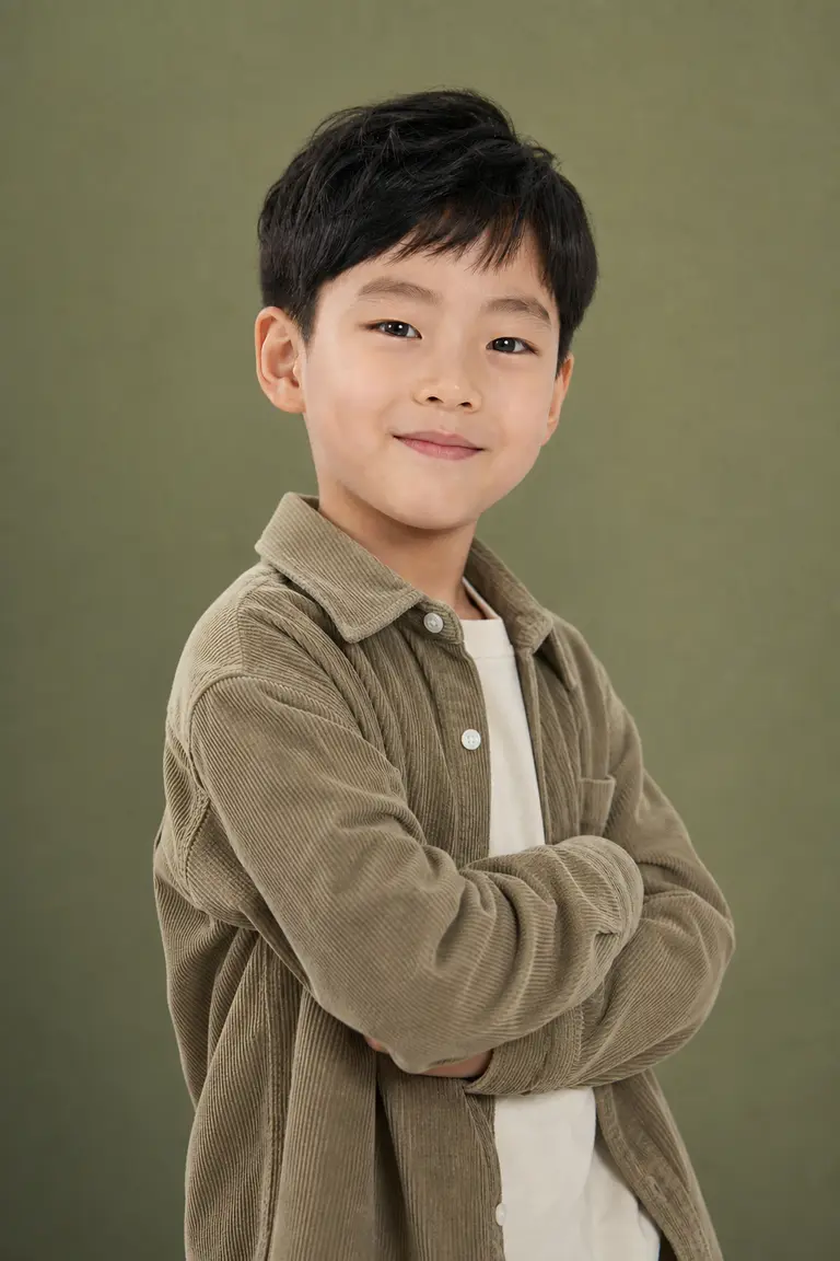 세이지 그린 3/4 팔짱 컷