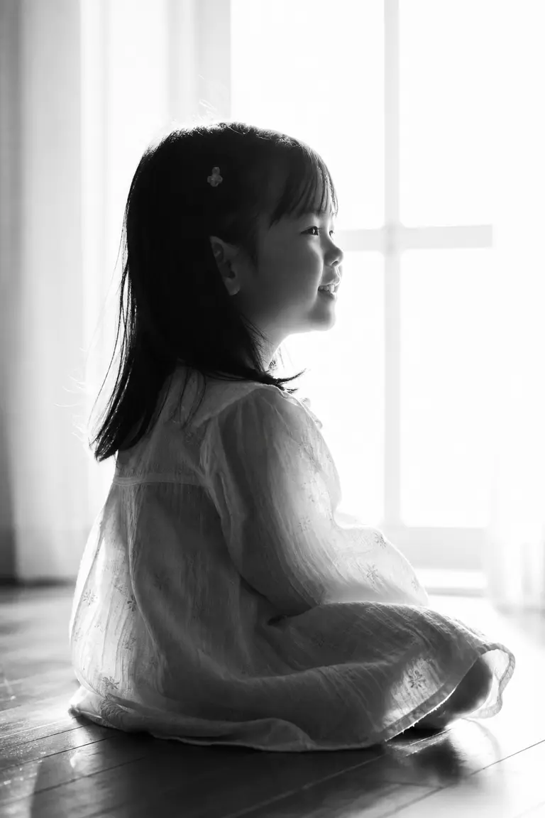 역광 실루엣 창가