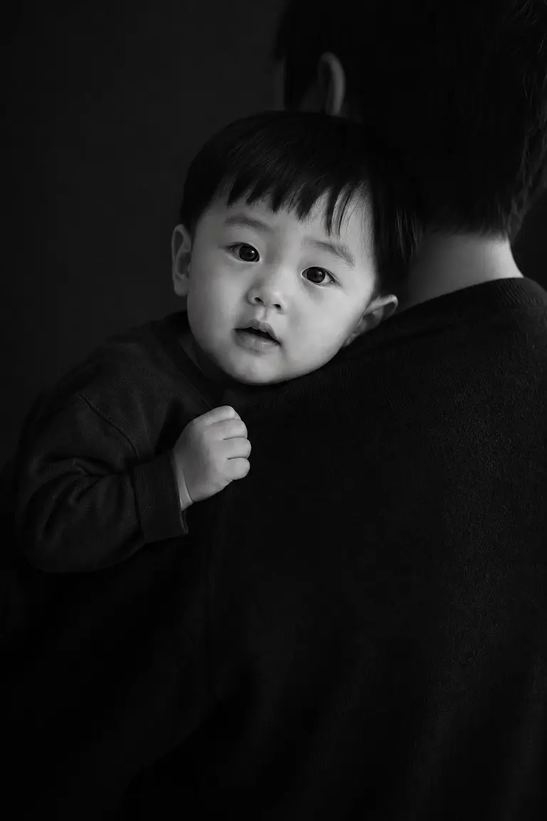 로우키 엄마 품 안기